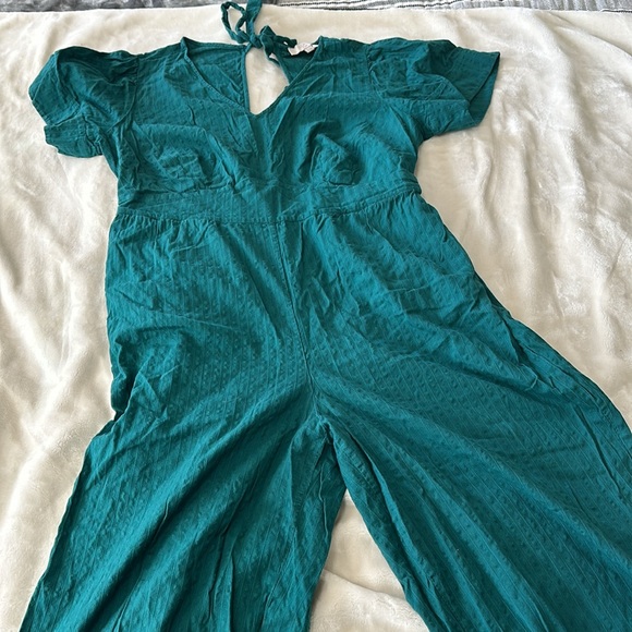 LOFT EMERALD JUMPSUIT WITH OPEN TIE BACK V NECK FITTED TOP. SIZE 16 - Picture 2 of 5